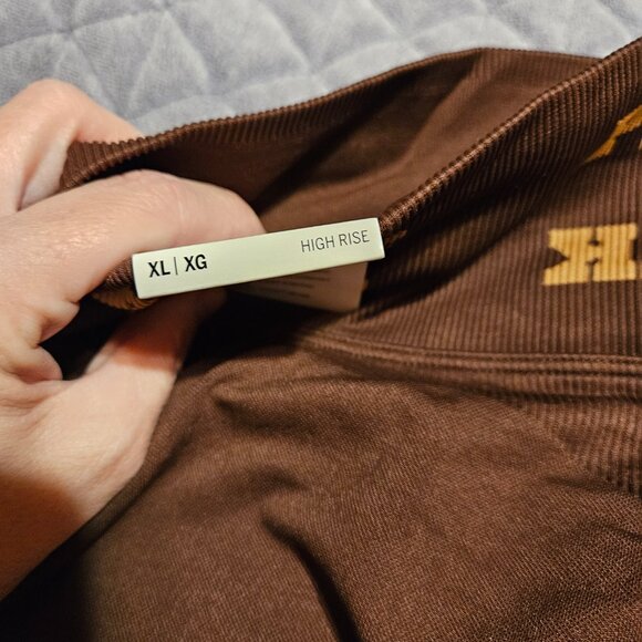 Victoria Secret Soft Seamless Shorts Size XL - Picture 2 of 3